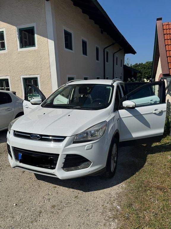 Weiß Gebraucht 2015 Ford Kuga SYNC Edition SUV | 9.500 € (Superpreis) - Bild 1/4