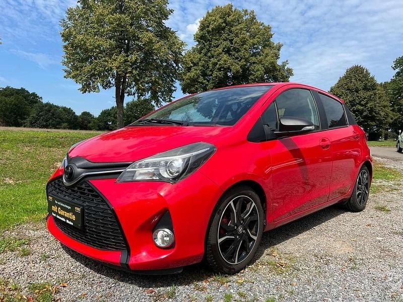 Rot Gebraucht 2015 Toyota Yaris Kleinwagen | 8.990 € (Fairer Preis) - Bild 1/4
