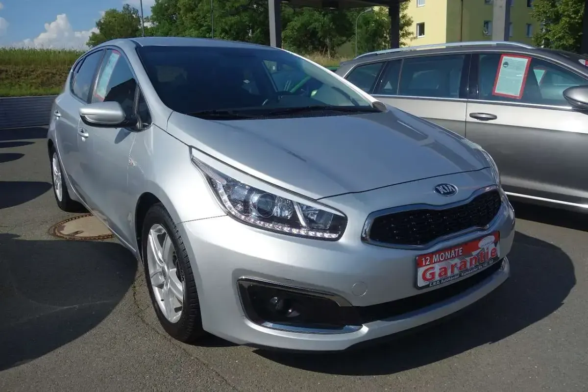 Gebraucht Kia Ceed DREAM-TEAM Edition 135 PS (99 kW) 2015 Silber Kleinwagen