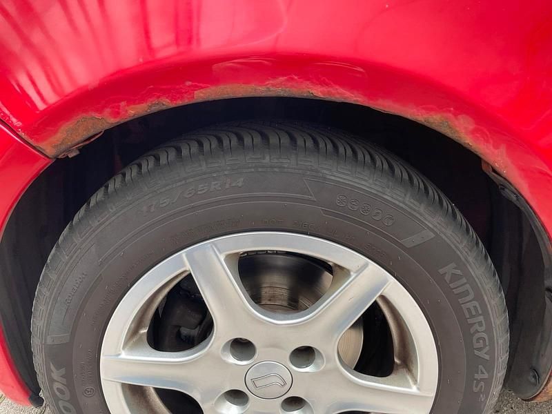 Gebraucht Toyota Yaris 65 PS (47 kW) 2004 Rot Kleinwagen