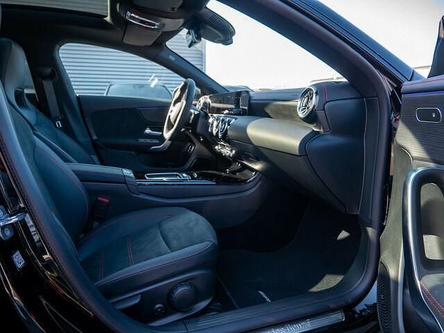 Gebraucht Mercedes CLA200 AMG line 177 PS (130 kW) 2025 Schwarz / nachtschwarz Coupé