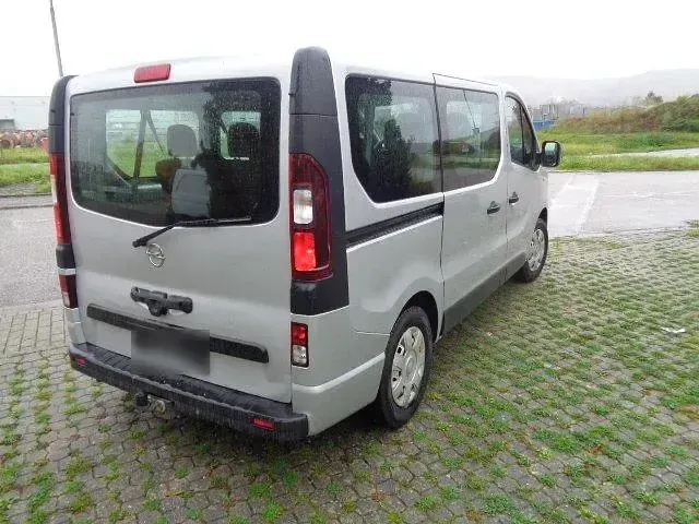Gebraucht Opel Vivaro 125 PS (91 kW) 2016 Silber Van / Kleinbus