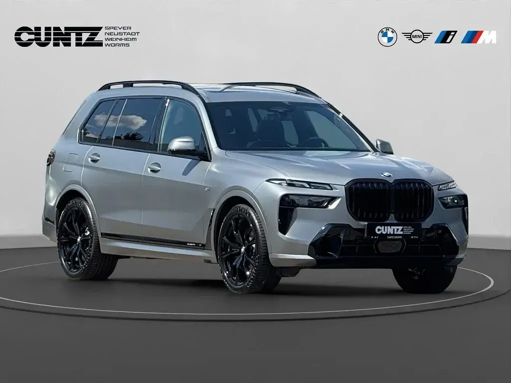 Neu BMW X7 M Sport 352 PS (258 kW) 2026 Grau SUV
