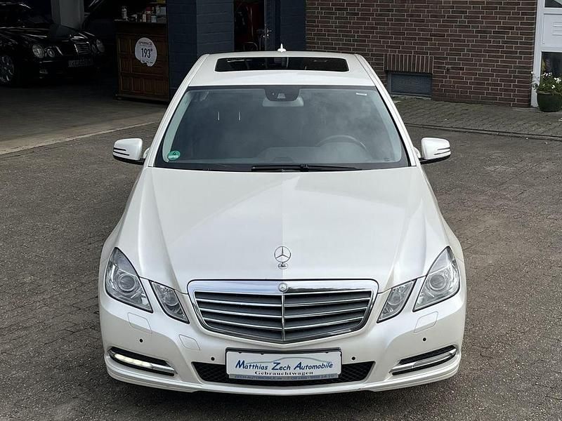 Gebraucht Mercedes E200 184 PS (135 kW) 2012 Weiß Limousine