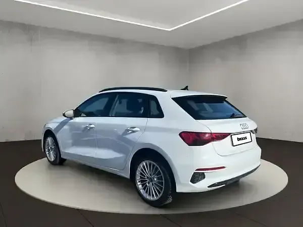Gebraucht Audi A3 Advanced Plus 150 PS (110 kW) 2023 Gletscherweiß metallic Limousine