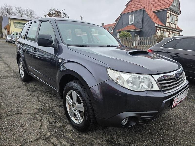 Grau Gebraucht 2009 Subaru Forester Active SUV | 5.369 € (Fairer Preis) - Bild 1/4
