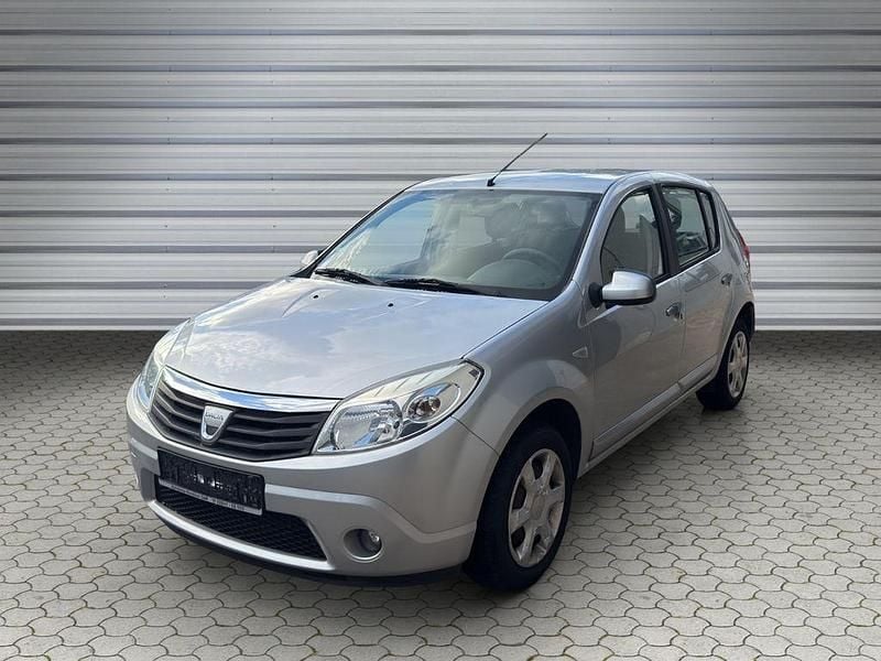 Grau Gebraucht 2011 Dacia Sandero Lauréate Kleinwagen | 1.500 € (Superpreis) - Bild 1/4