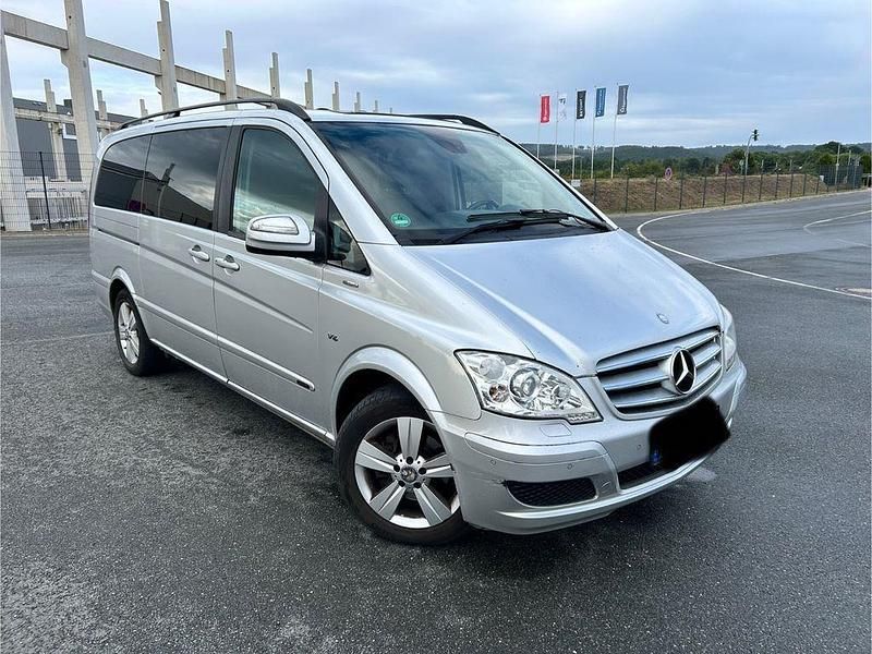 Silber Gebraucht 2011 Mercedes Viano Edition Van / Kleinbus | 12.400 € (Superpreis) - Bild 1/4