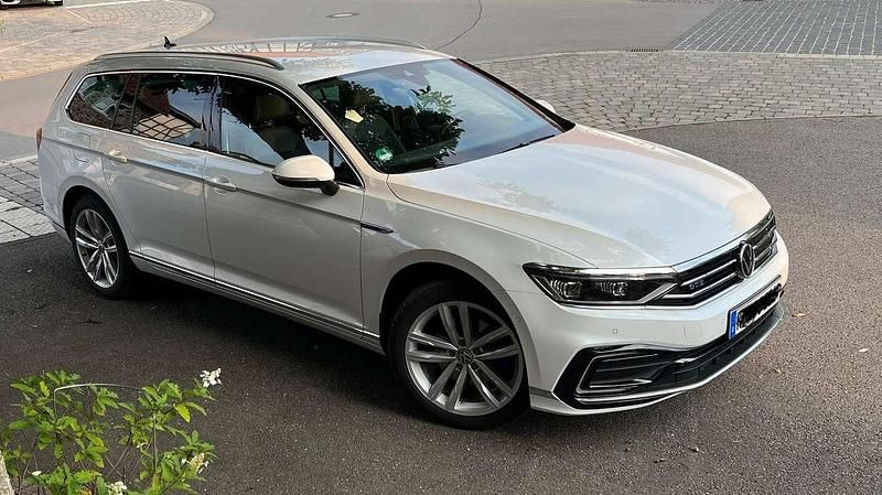 Weiß Gebraucht 2020 VW Passat GTE Kombi | 22.500 € (Fairer Preis) - Bild 1/4