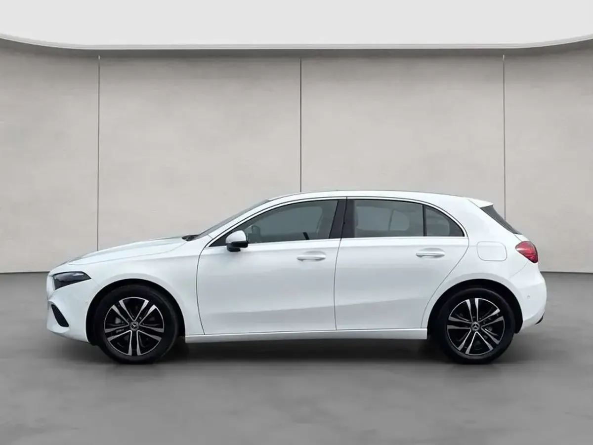 Gebraucht Mercedes A180 Advanced 136 PS (100 kW) 2025 Weiß Limousine