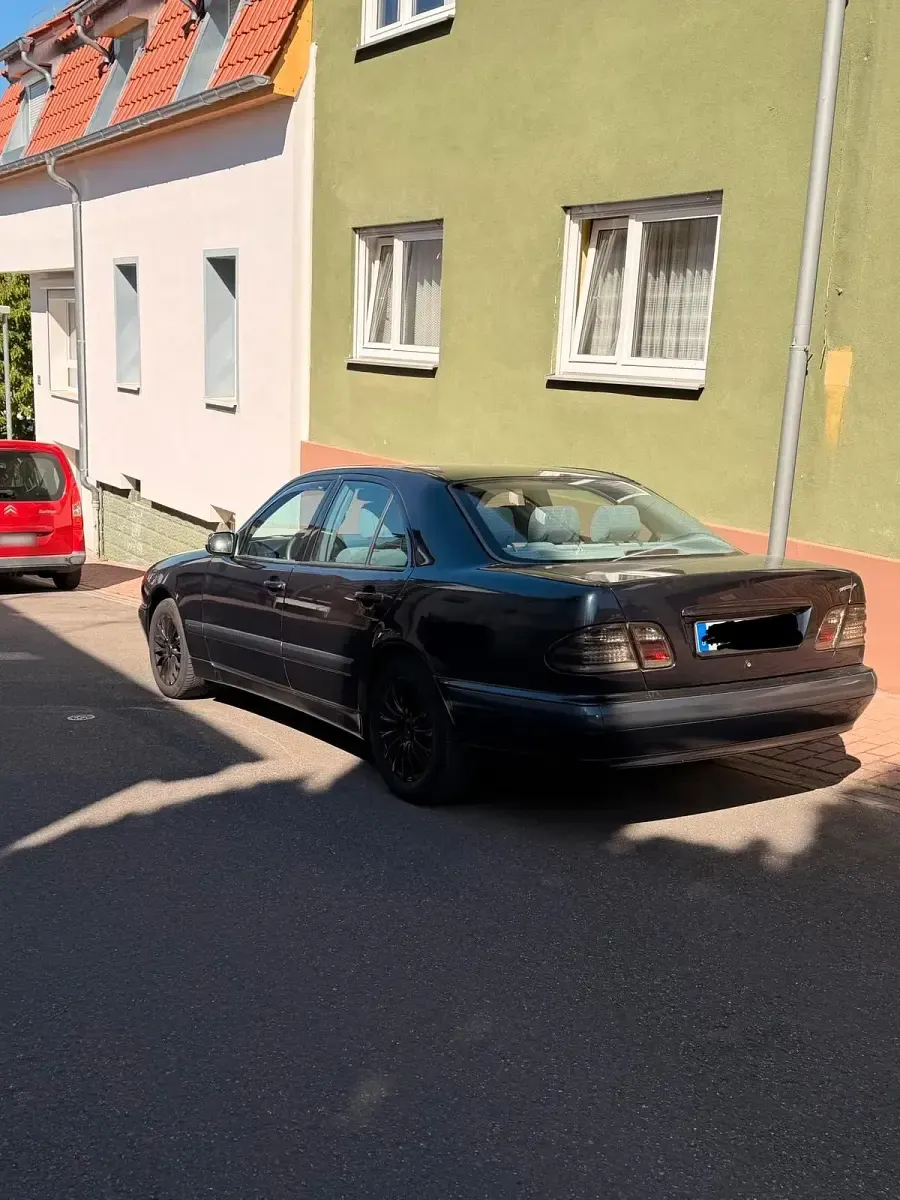 Second-hand Mercedes E200 163 CP (119 kW) 2004 Albastru Berlinǎ