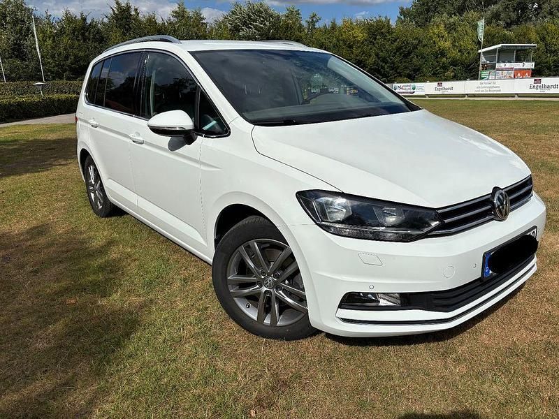 Weiß Gebraucht 2016 VW Touran Van / Kleinbus | 18.000 € (Fairer Preis) - Bild 1/4