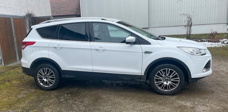 Gebraucht Ford Kuga 140 PS (102 kW) 2014 Weiß SUV