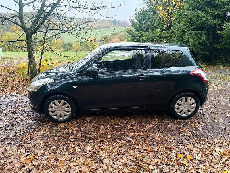 Grau Gebraucht 2011 Suzuki Swift Club Kleinwagen | 3.600 € (Superpreis) - Bild 1/4