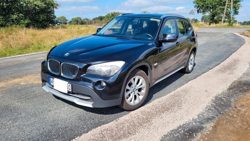 Schwarz Gebraucht 2011 BMW X1 SUV | 4.900 € (Guter Preis) - Bild 1/4