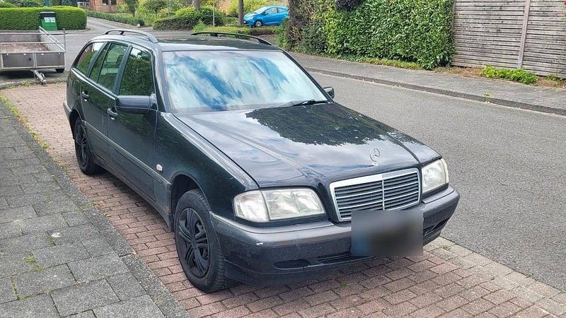 Schwarz Gebraucht 1998 Mercedes C220 Classic Kombi | 2.222 € (Fairer Preis) - Bild 1/4