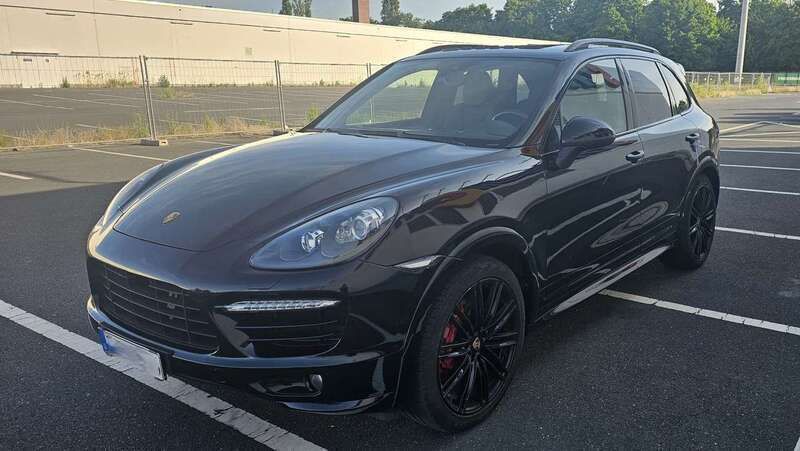 Schwarz Gebraucht 2013 Porsche Cayenne GTS SUV | 20.990 € (Etwas zu teuer) - Bild 1/4
