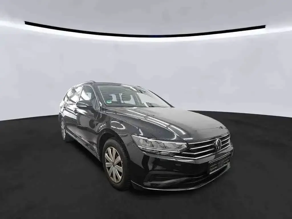 Gebraucht VW Passat Basis 122 PS (89 kW) 2021 Deep black Kombi