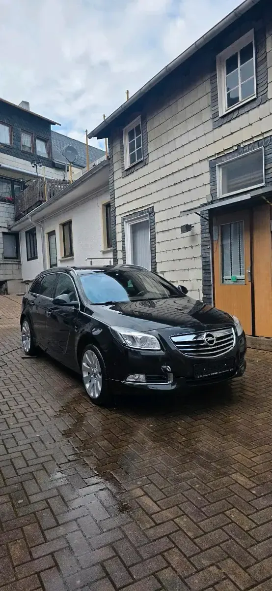 Gebraucht Opel Insignia 160 PS (117 kW) 2010 Schwarz Kombi