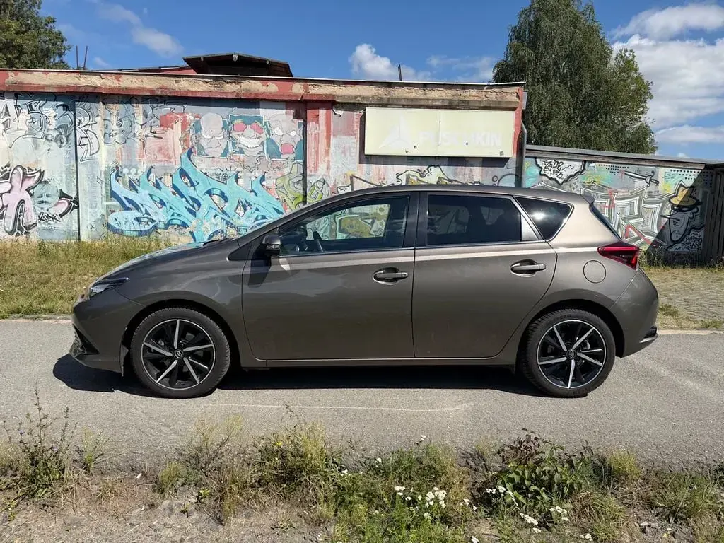 Gebraucht Toyota Auris Edition-S 116 PS (85 kW) 2018 Braun Limousine