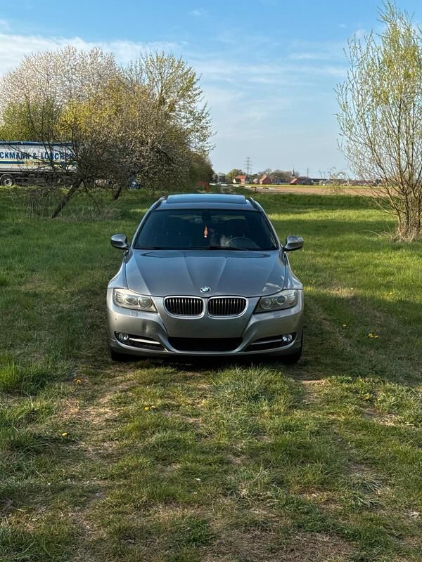 Grau Gebraucht 2010 BMW 320 Kombi | 3.850 € (Guter Preis) - Bild 1/4