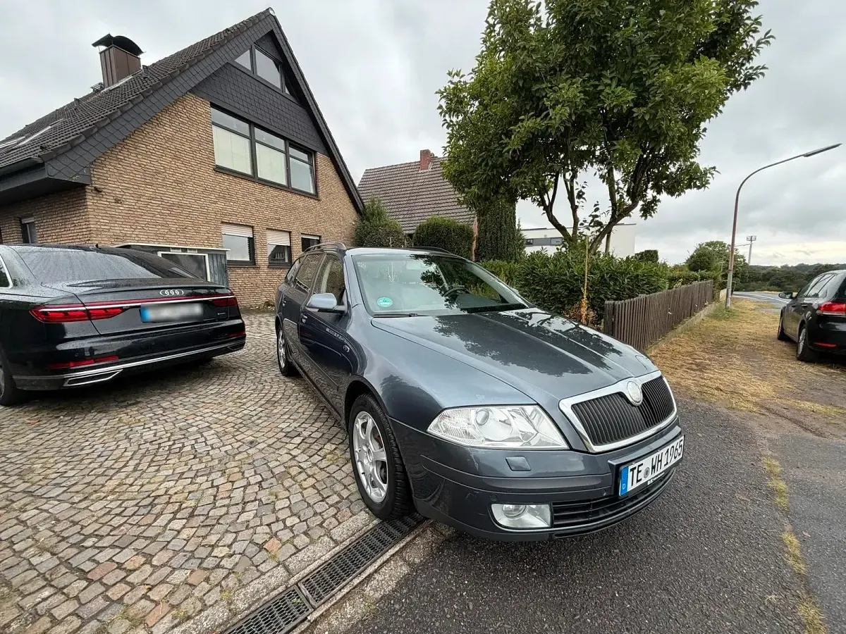Gebraucht Skoda Octavia LAURIN & KLEMENT 140 PS (102 kW) 2007 Grau Kombi