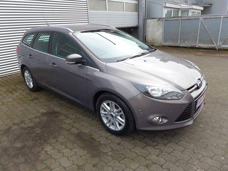 Gebraucht Ford Focus Titanium 150 PS (110 kW) 2014 Grau Kombi