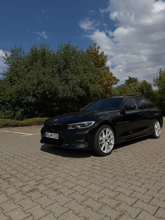 Gebraucht BMW 330e Sport Line 292 PS (214 kW) 2020 Schwarz Limousine