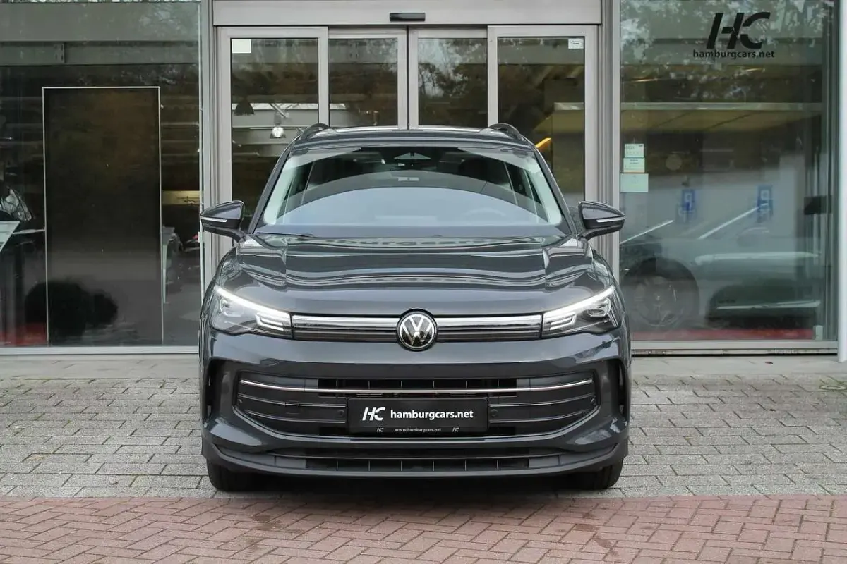 Neu VW Tiguan Business 150 PS (110 kW) 2026 Delfingrau metallic SUV