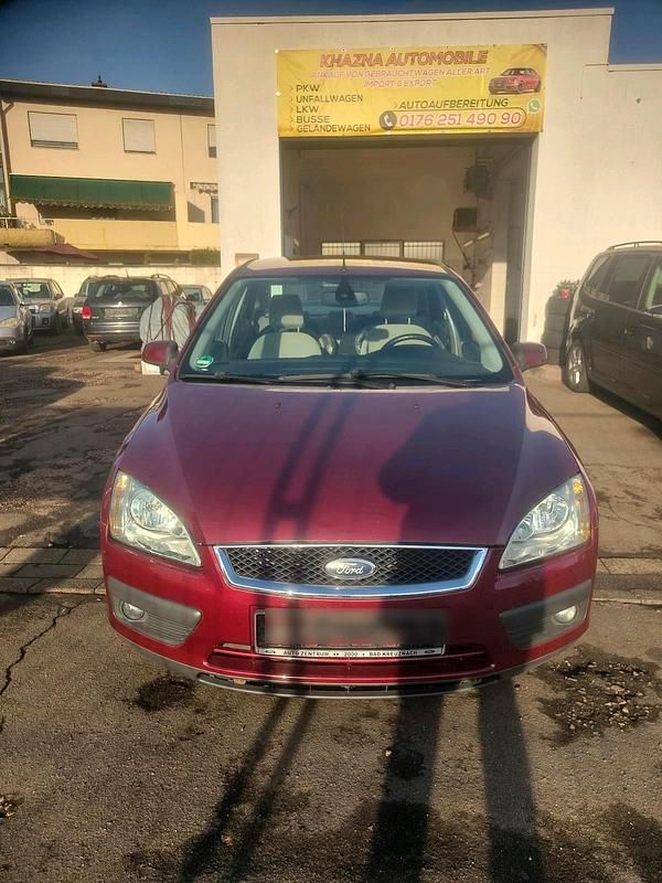 Rot Gebraucht 2005 Ford Focus Limousine | 3.000 € (Fairer Preis) - Bild 1/4