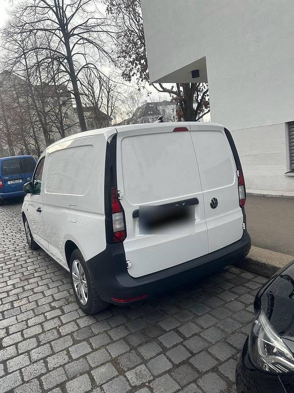 Second-hand VW Caddy 102 CP (75 kW) 2021 Alb Monovolum
