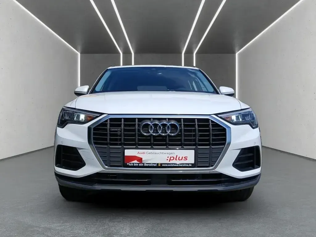 Gebraucht Audi Q3 Basis 193 PS (141 kW) 2025 Gletscherweiß metallic SUV
