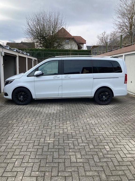 Gebraucht Mercedes V250 Edition 190 PS (139 kW) 2017 Weiß Van / Kleinbus