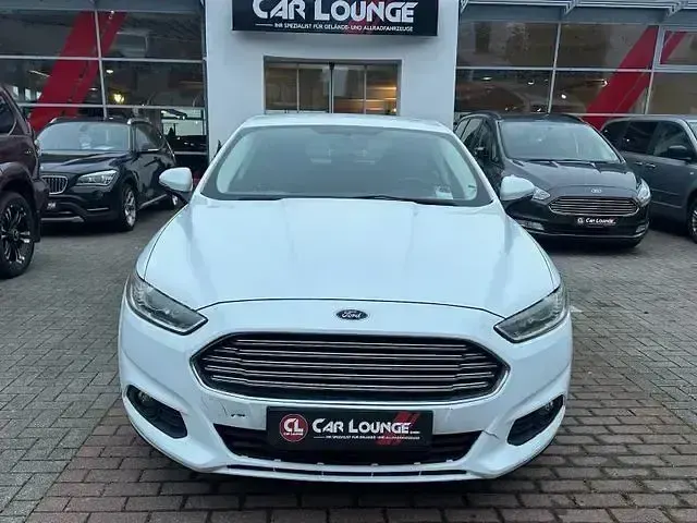 Używany Ford Mondeo Trend 150 KM (110 kW) 2016 Biały Sedan/Limuzyna