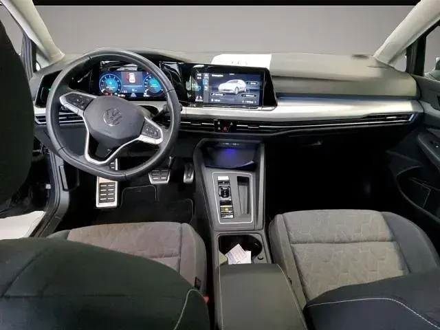 Gebraucht VW Golf VIII Move 110 PS (80 kW) 2024 Manufacturer Limousine