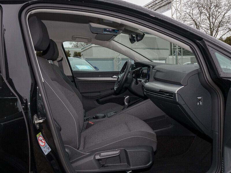 Gebraucht VW Golf VIII Move 150 PS (110 kW) 2024 Andere farbe Kleinwagen