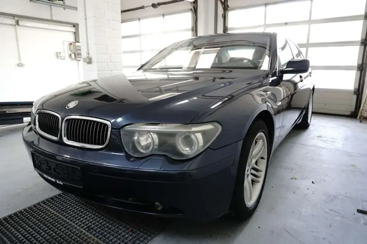 Gebraucht BMW 745 333 PS (244 kW) 2002 Toledoblau Limousine