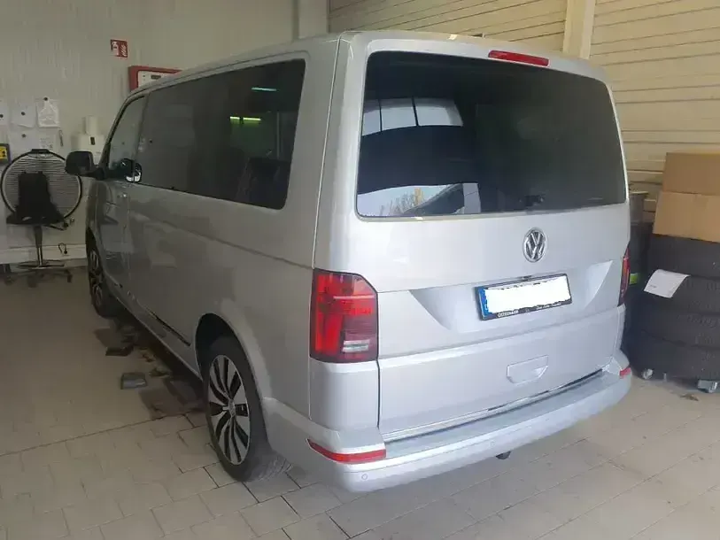 Second-hand VW Multivan Generation Six 204 CP (150 kW) 2022 Argintiu Monovolum