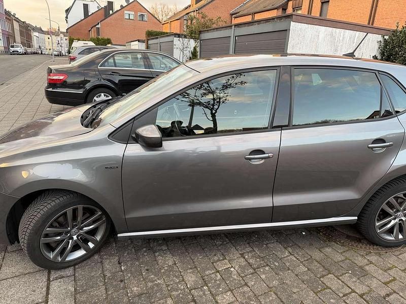 Gebraucht VW Polo LOUNGE 110 PS (80 kW) 2015 Grau Limousine