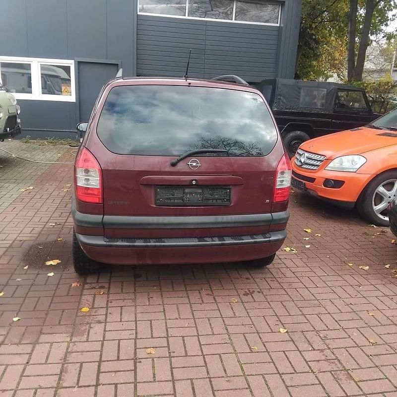 Gebraucht Opel Zafira 101 PS (74 kW) 2004 Rot Van / Kleinbus