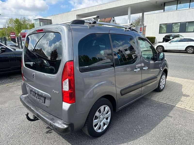 Gebraucht Peugeot Partner Tendance 109 PS (80 kW) 2009 Lackierung moondust/metallicl Van / Kleinbus