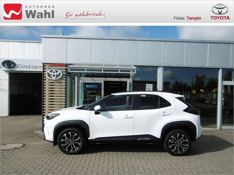 Neu Toyota Yaris Cross 131 PS (96 kW) 2025 Weiß SUV
