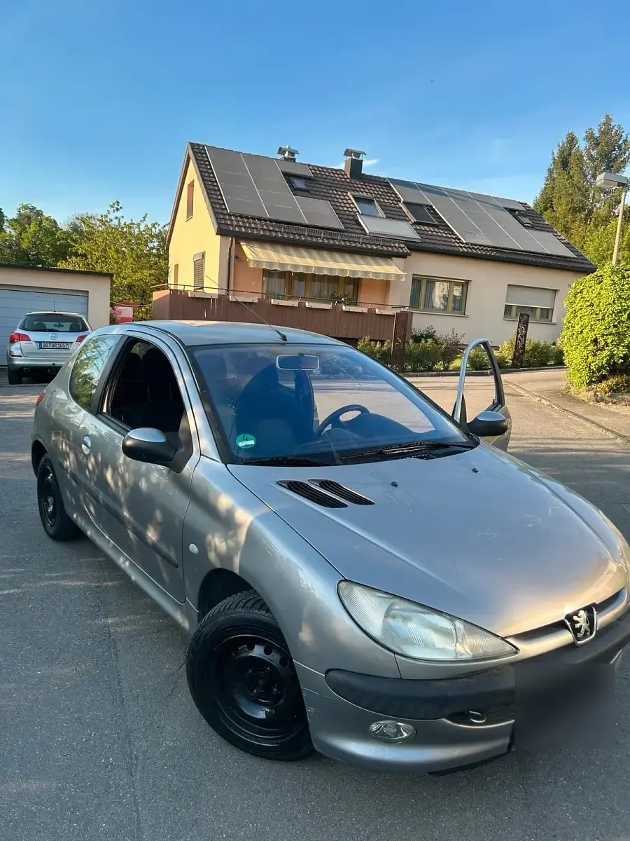 Gebraucht Peugeot 206 60 PS (44 kW) 2003 Silber Kleinwagen
