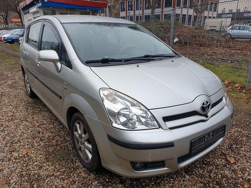 Silber Gebraucht 2004 Toyota Corolla Verso Executive Van / Kleinbus | 2.799 € (Guter Preis) - Bild 1/4