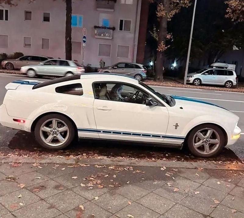 Gebraucht Ford Mustang 205 PS (150 kW) 2008 Weiß Coupé