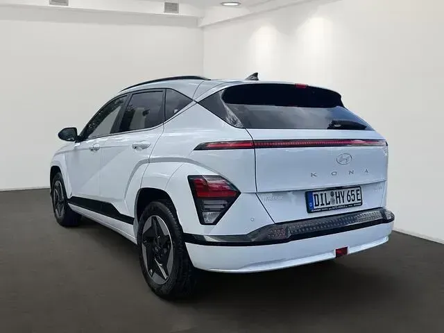 Gebraucht Hyundai Kona Trend 160 kW (218 PS) 2025 Purple (atlas white / sol) SUV