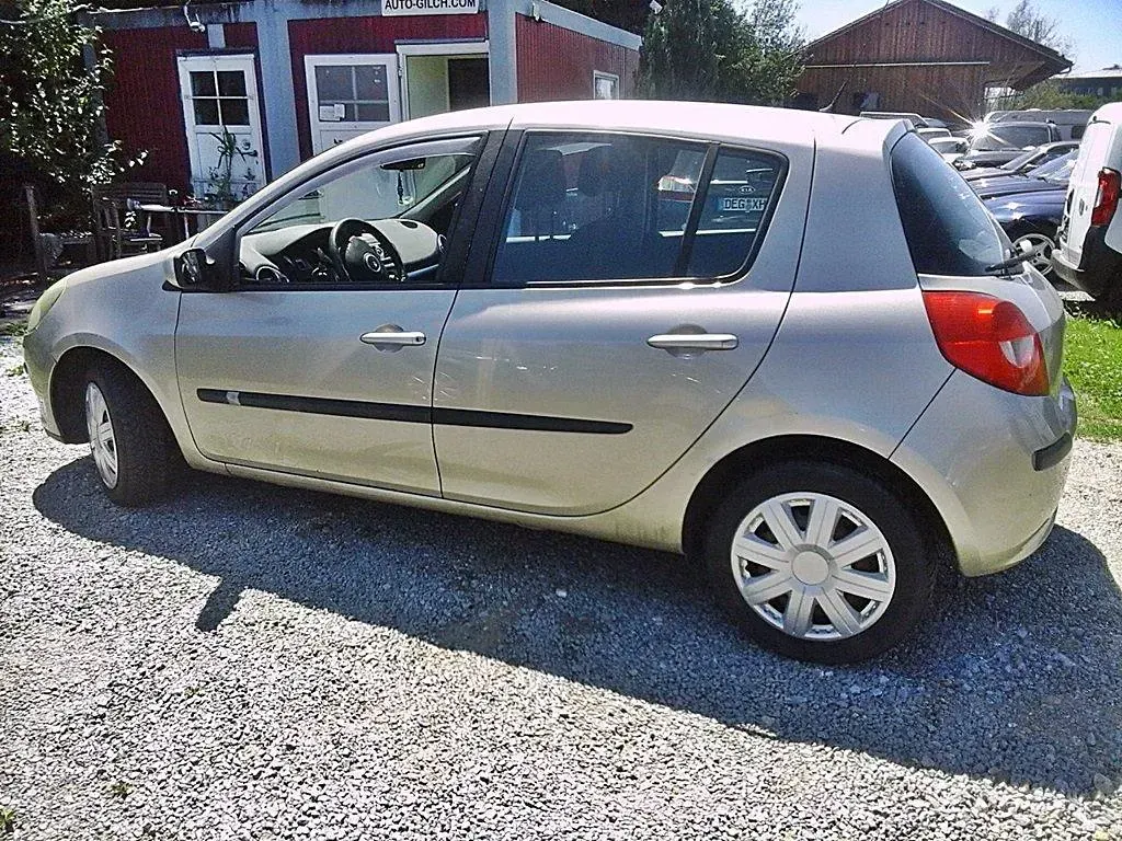 Gebraucht Renault Clio Dynamique 80 PS (58 kW) 2007 Silber Kleinwagen