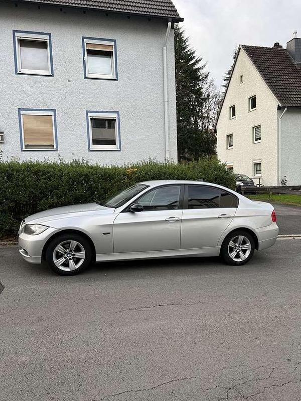 Gebraucht BMW 318 129 PS (94 kW) 2007 Grau Limousine