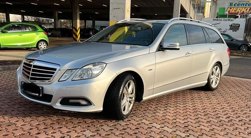 Gebraucht Mercedes E220 Avantgarde 170 PS (125 kW) 2009 Silber Kombi