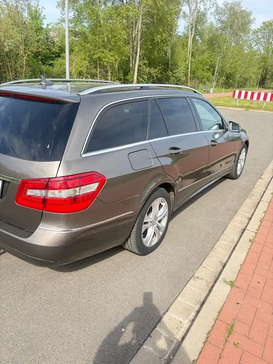 Gebraucht Mercedes E300 204 PS (150 kW) 2013 Grau Kombi